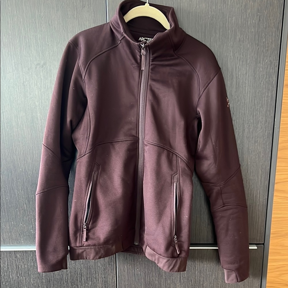 Arc'teryx eggplant stretchy Jacket